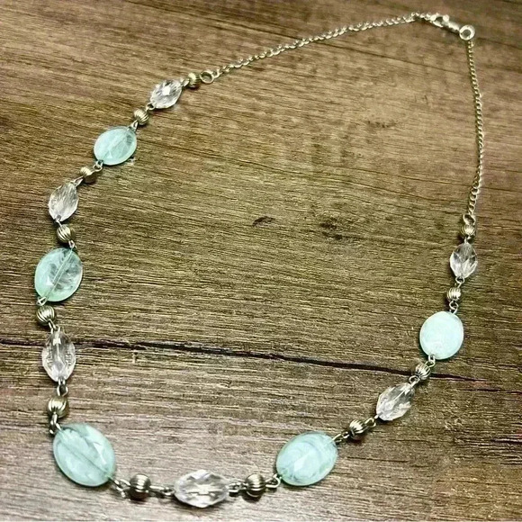 Vintage Ocean Foam Green and Clear Beads Silver Tone Necklace - Picture 2 of 3